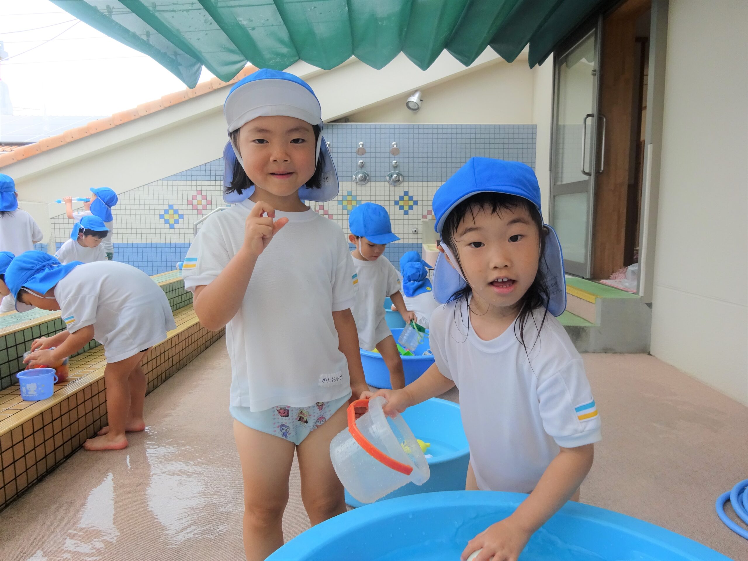 御池台こども園からのお知らせ Blog Archive 楽しい水遊び すみれぐみ