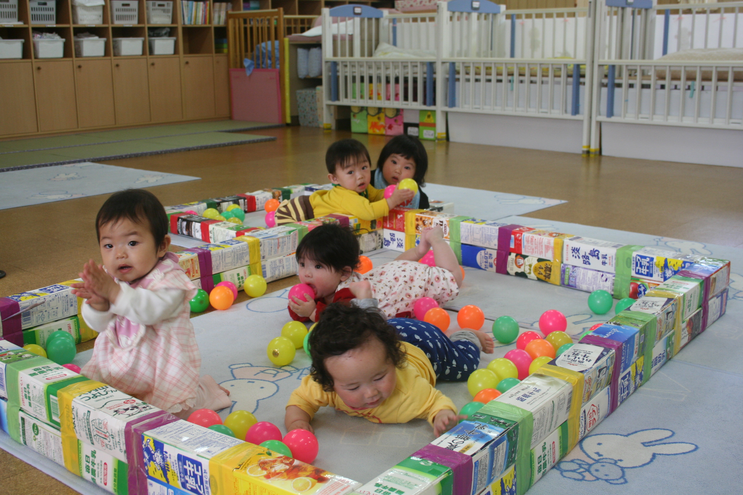 湊こども園からのお知らせ Blog Archive ボールプールで遊んだよ さくらんぼ組